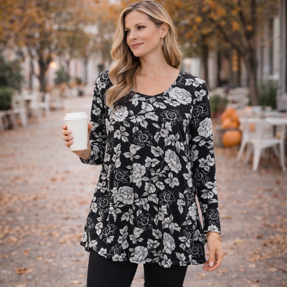Agnes & Dora Floral Long Sleeve Scoop Neck Tee Black White Size M NWT